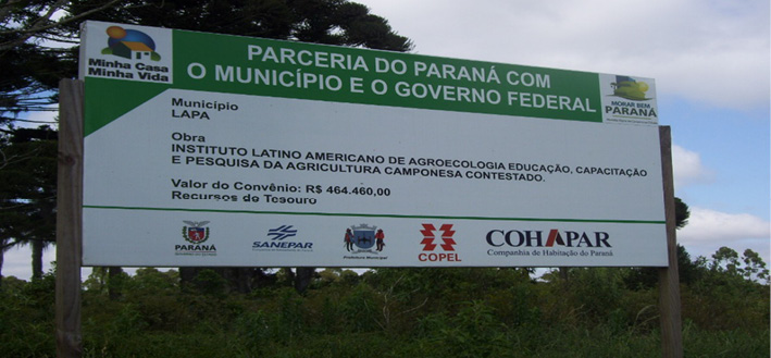 Placa branca com letras pretas

Descrição gerada automaticamente com confiança média
