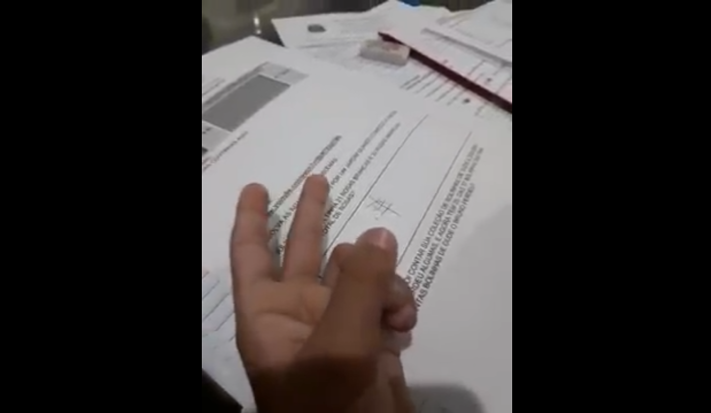 Mão de pessoa

Descrição gerada automaticamente com confiança média