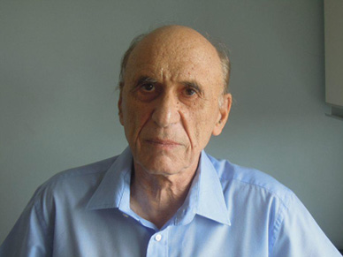 D:\REVISTA ROTEIRO\2025.Dossiê_Formação_de_professores\Foto Bernard Charlot.jpeg